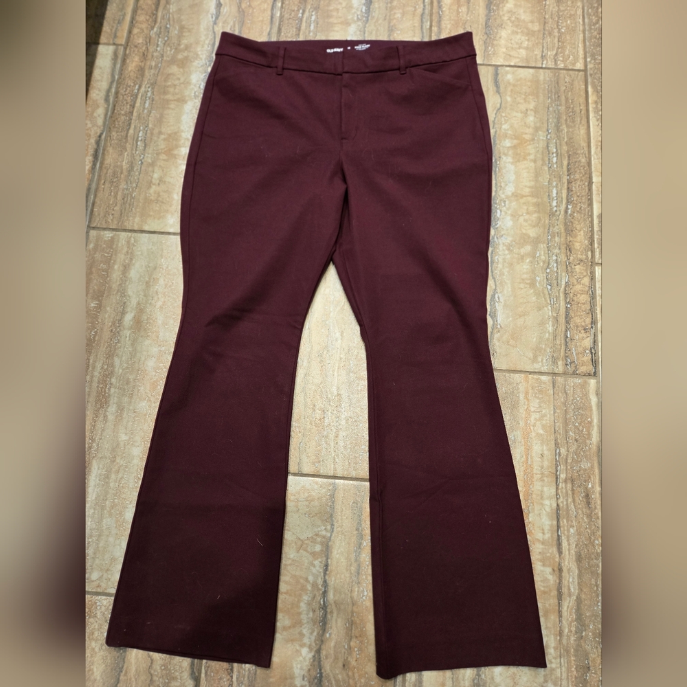 Women's Old Navy, Burgundy Pixie Flare Pants, Size 18